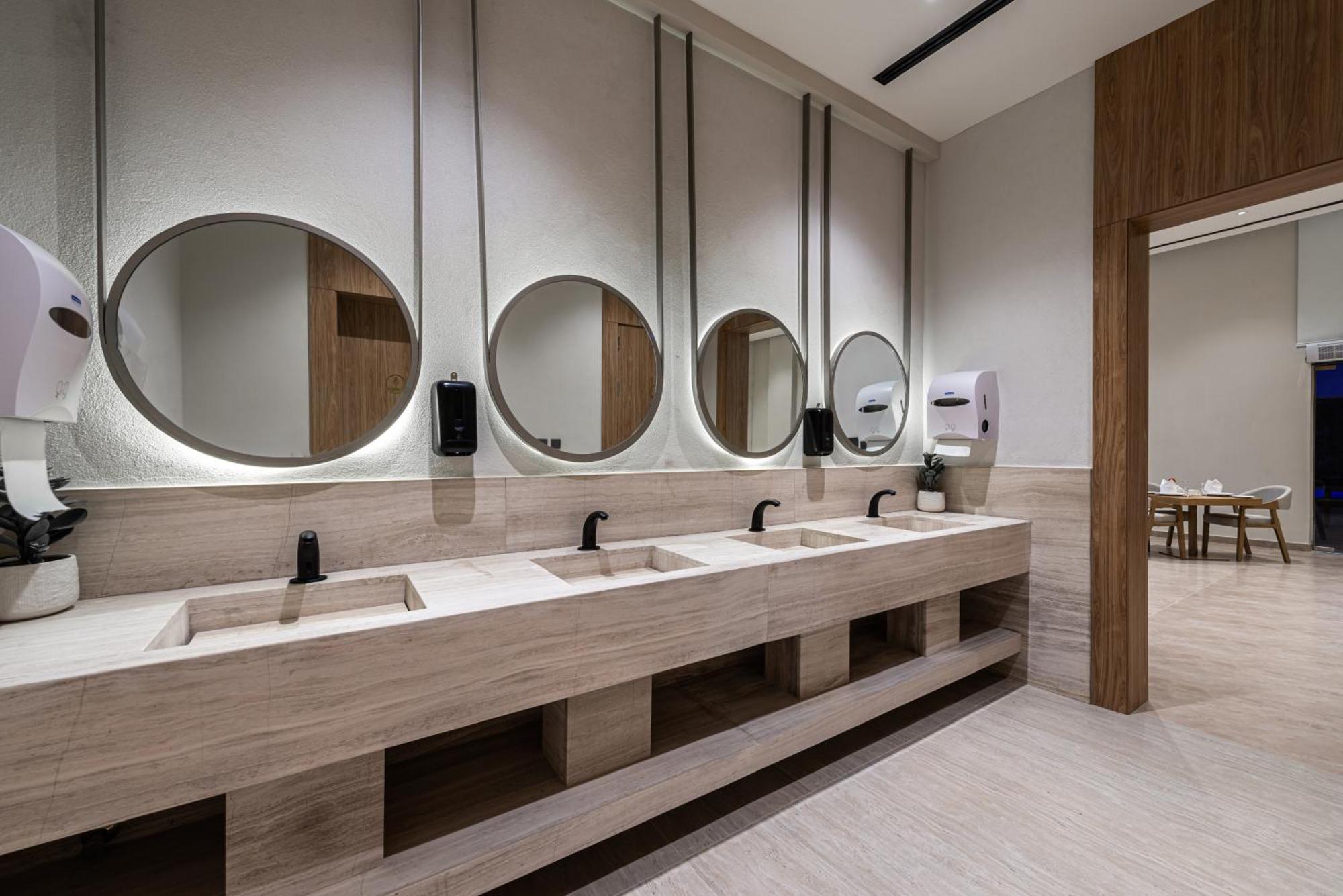 ריאד Voyage Hotel & Suites מראה חיצוני תמונה